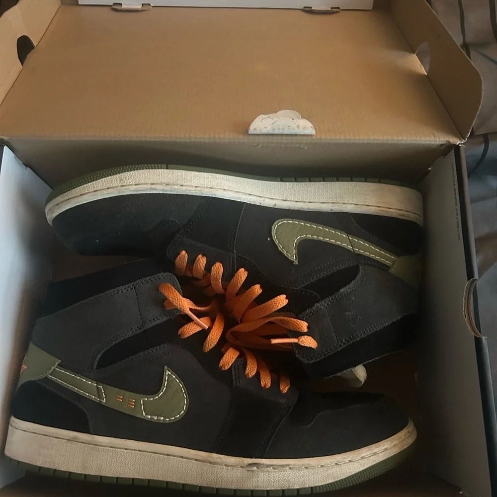 Air Jordan 1 Retro Black/Tan/Orange Size 12